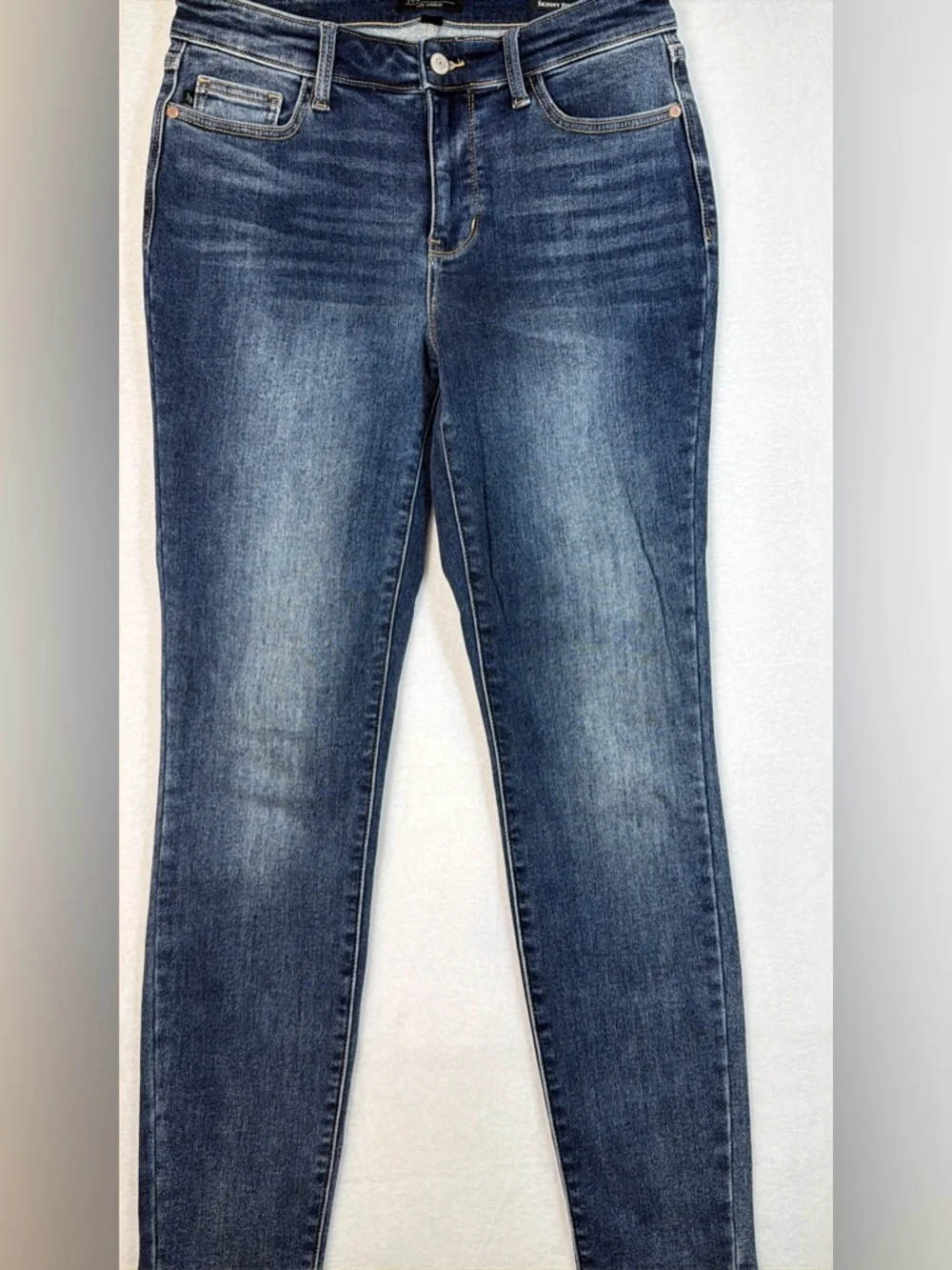 Judy Blue Full‎ Size Mid-Rise Waist Skinny Jeans with Pockets New without Tags